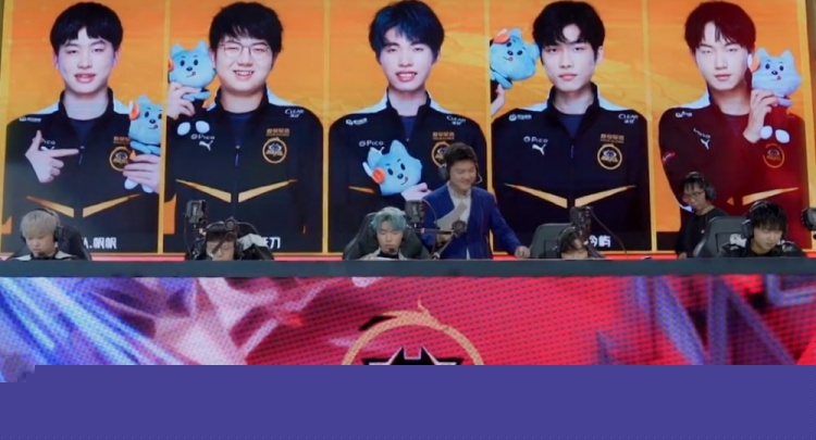 T1玩家的新年祝福视频：祝大家新年快乐