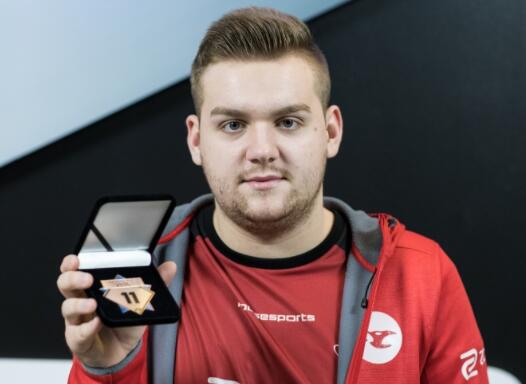 小吕布队安全了！Smash Kaisa表现出色， Oner 撑起双钳， T1 赢得了第一场比赛